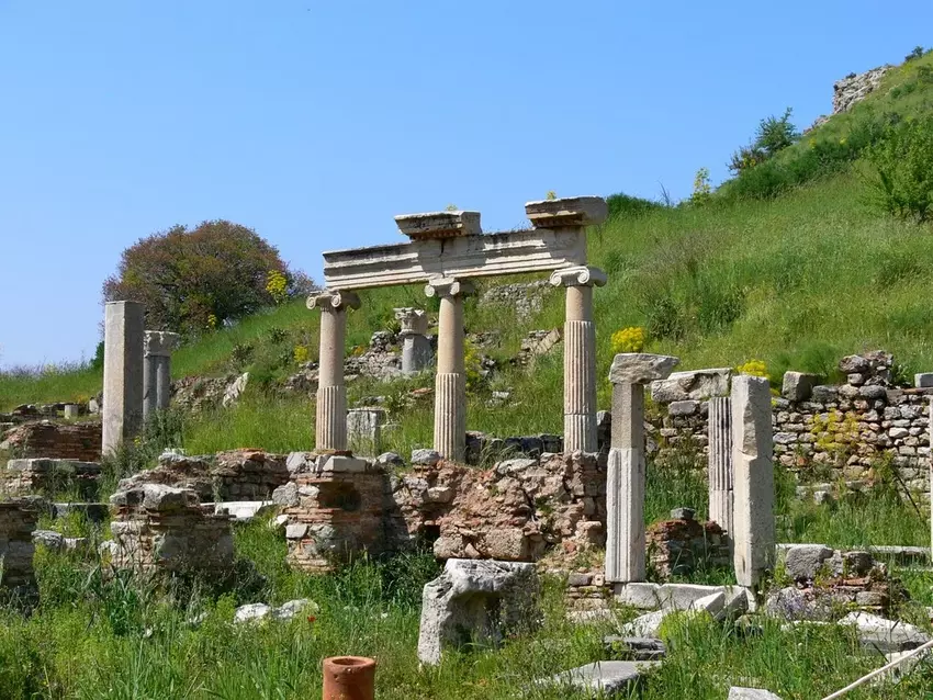 temple of dea roma julius ceaser ephesus